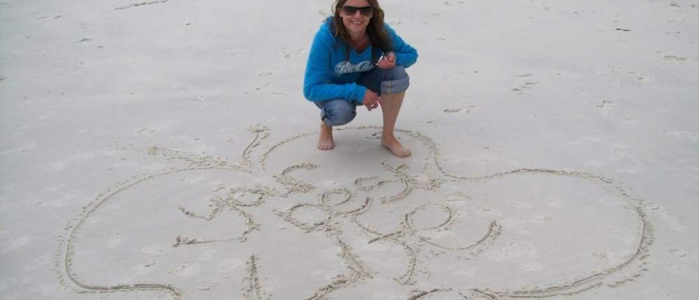 Write messages in the sand